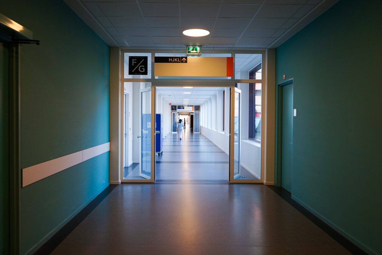 hospital-empty-hallway-2021-08-30-15-39-07-utc-1280x853.jpg